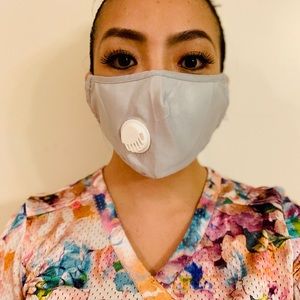 1 Piece Light Gray Breathable Mask w Filter